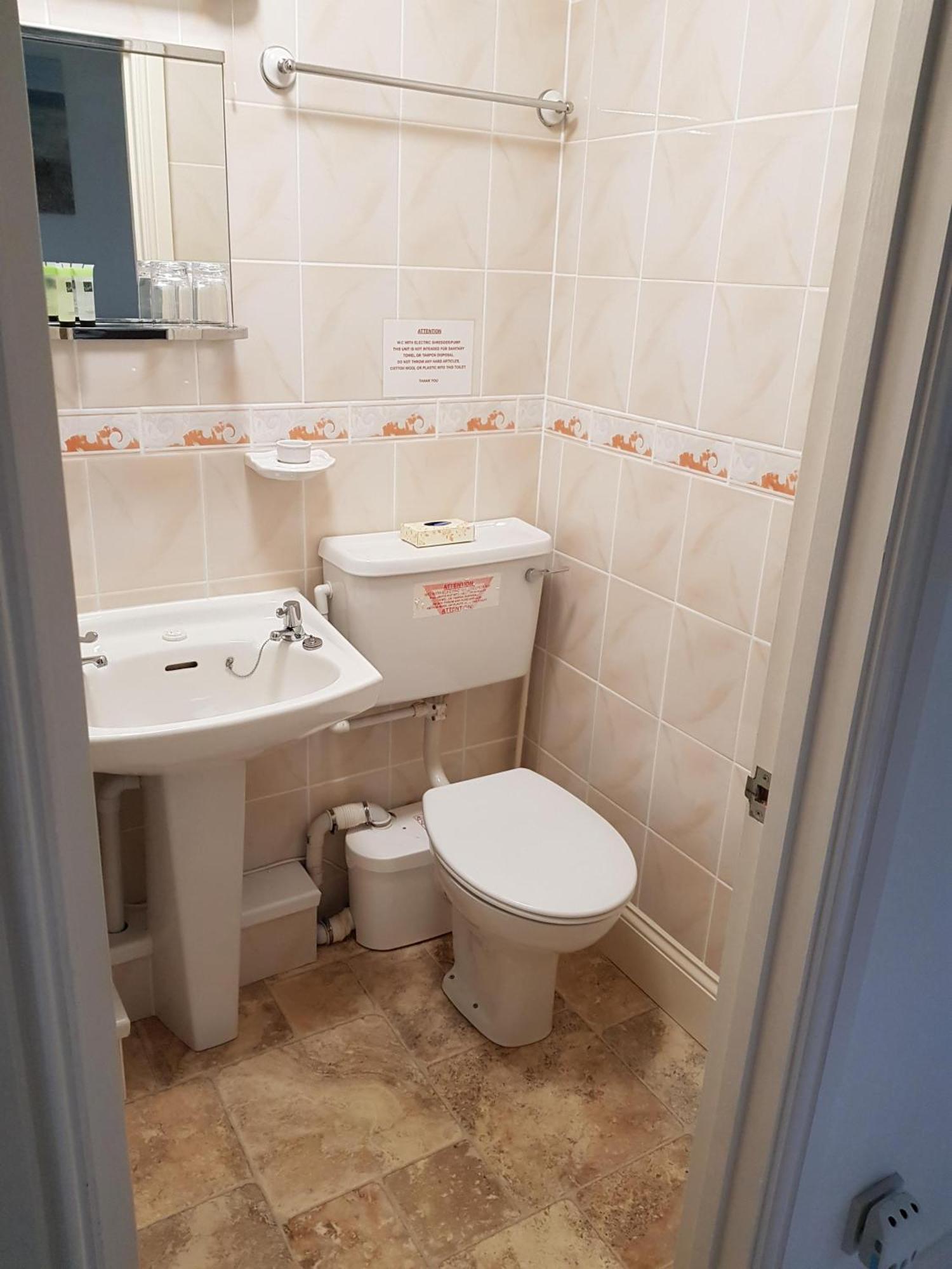 Barclay Court 4*