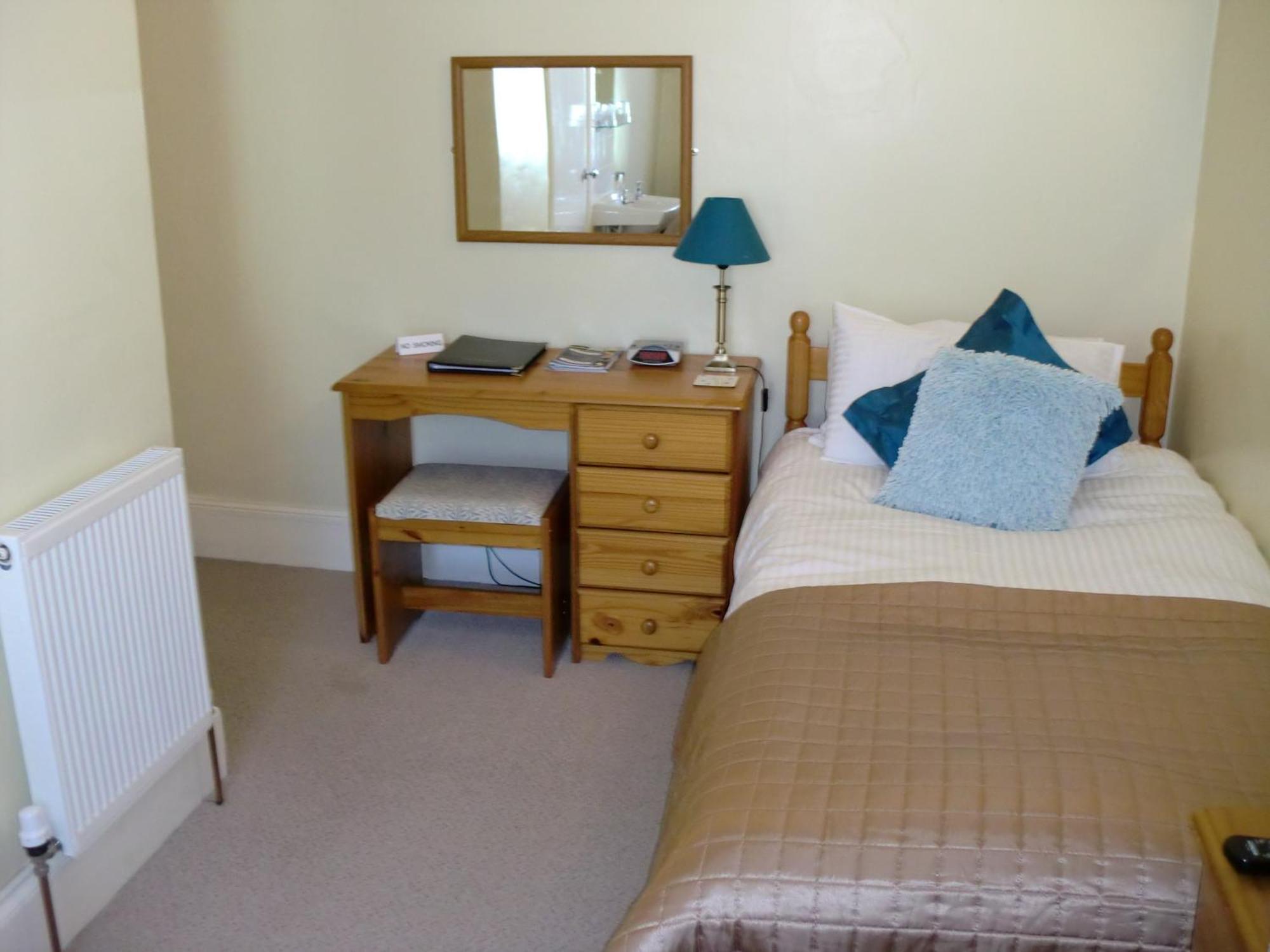 Guest house Avron House