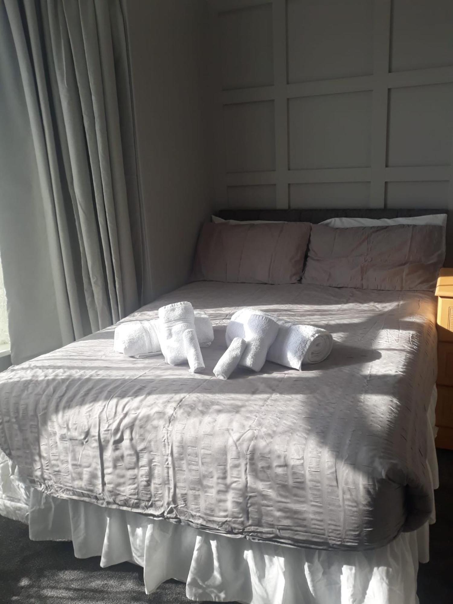 Newton House 4*