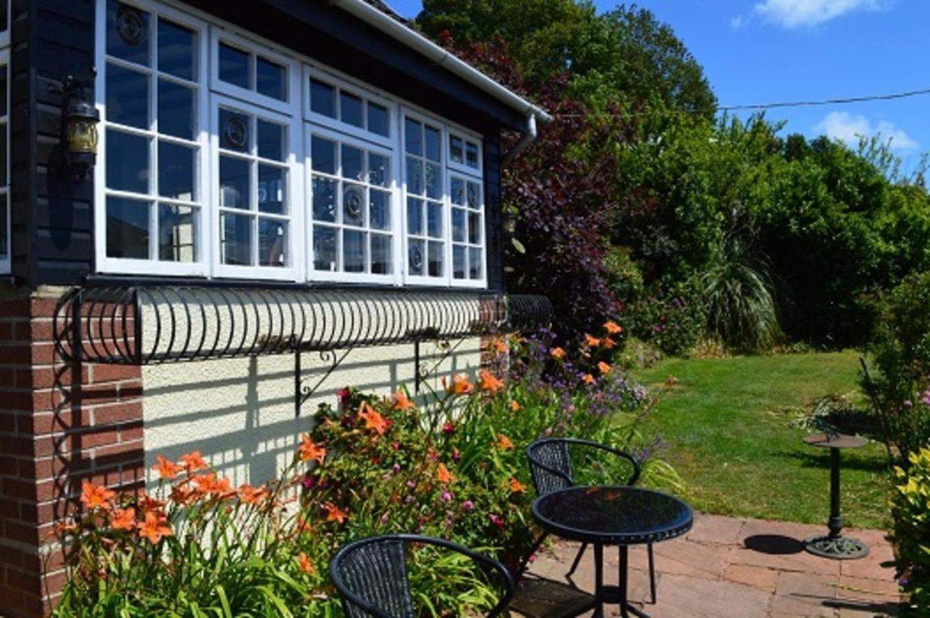 Bed & Breakfast Burleigh House , A Cosy Retreat In Agatha Christie's Hometown