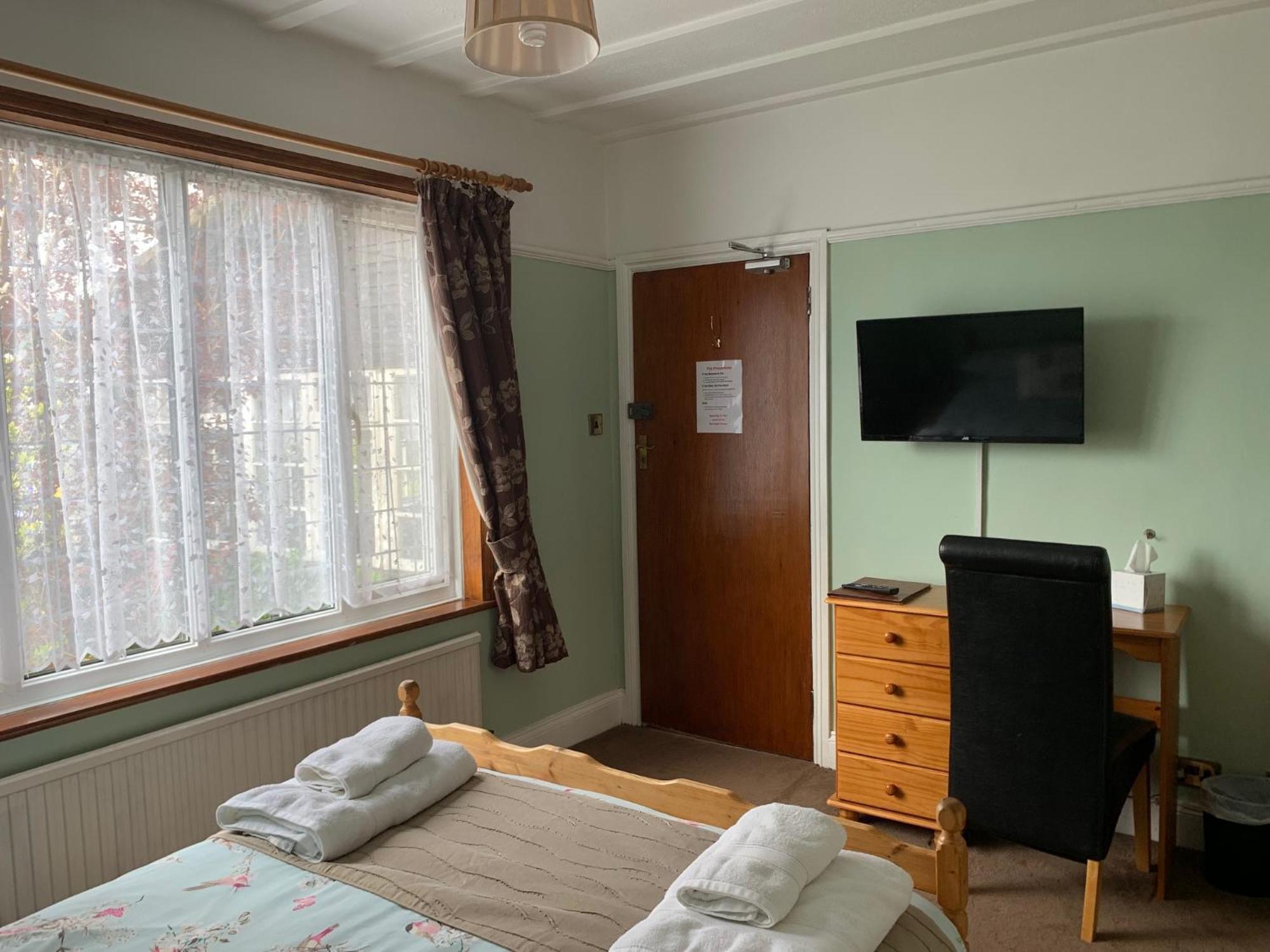 Bed & Breakfast Burleigh House , A Cosy Retreat In Agatha Christie's Hometown