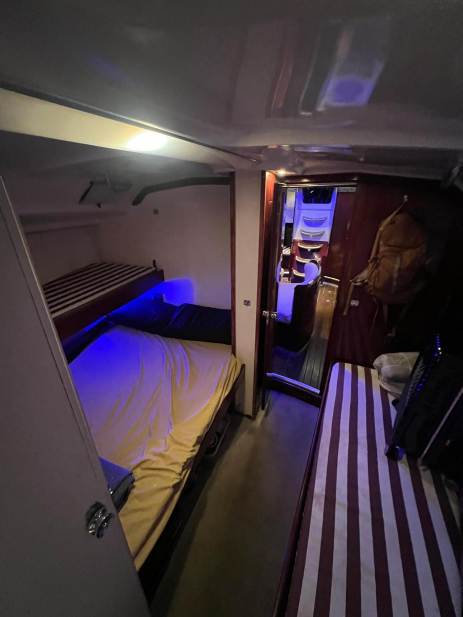 Botel Carranade Yacht *