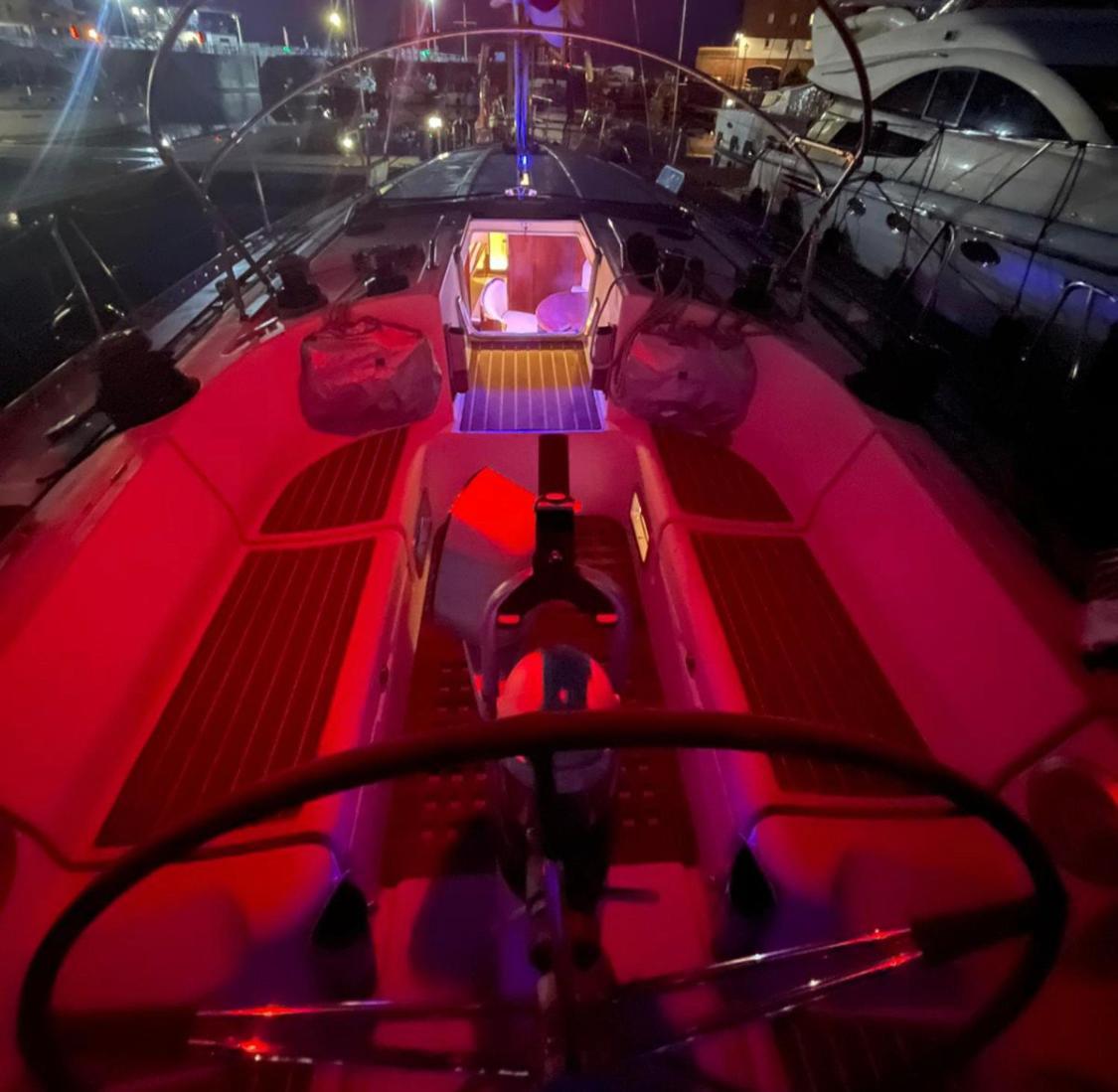 Botel Carranade Yacht