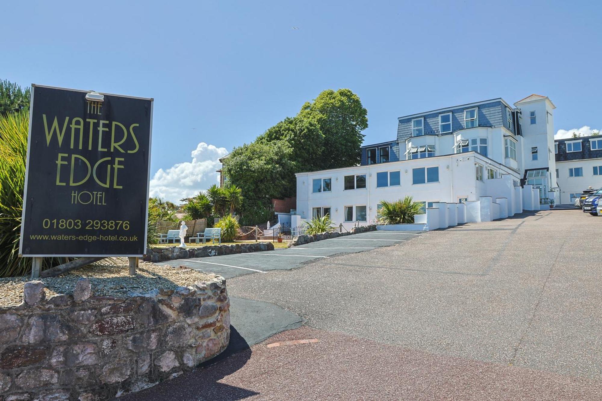 Hotel Waters Edge 2*