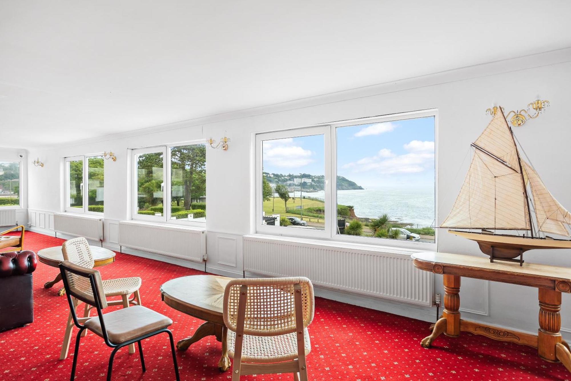 Waters Edge 2* Torquay