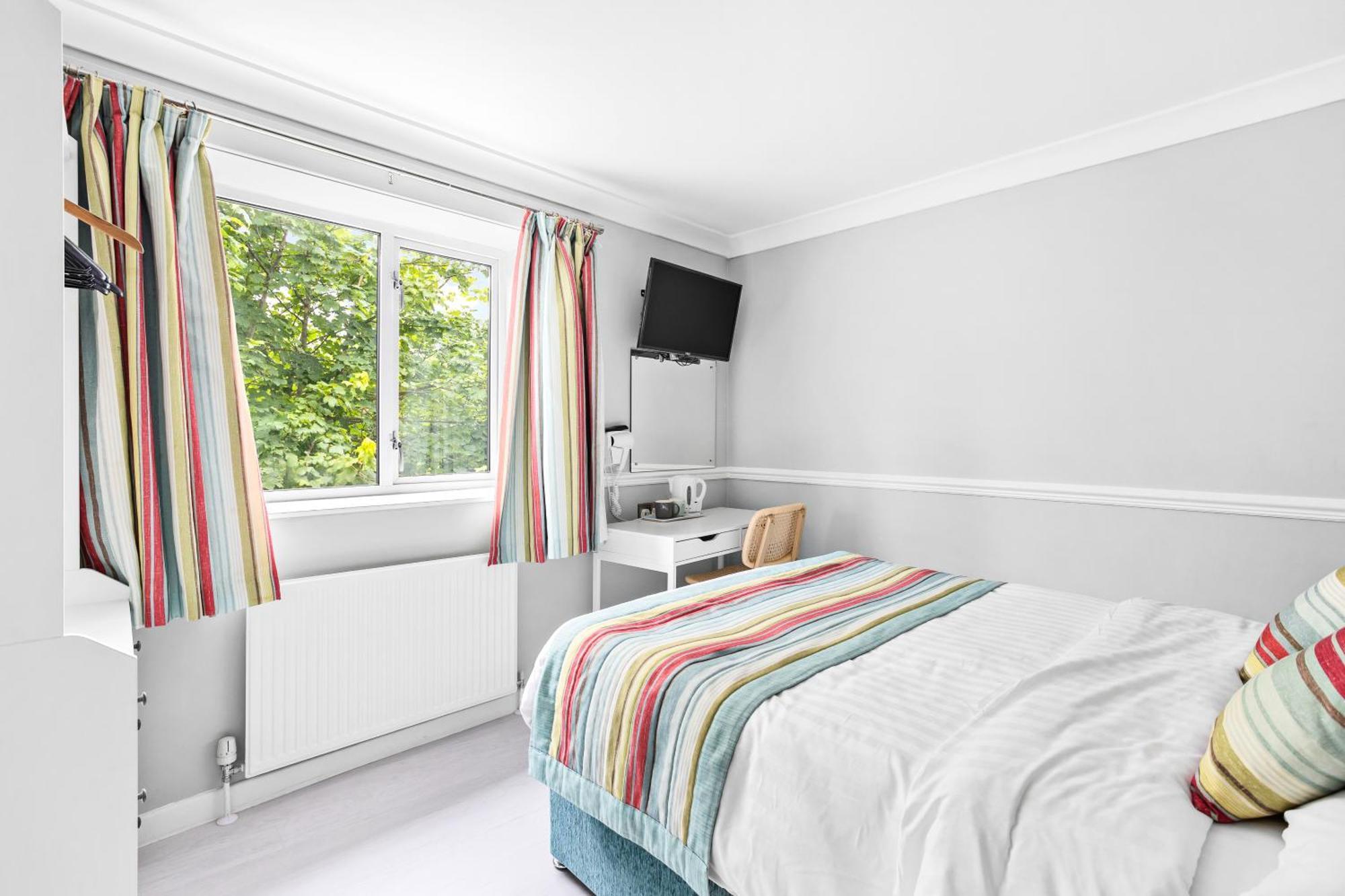 Waters Edge 2* Torquay