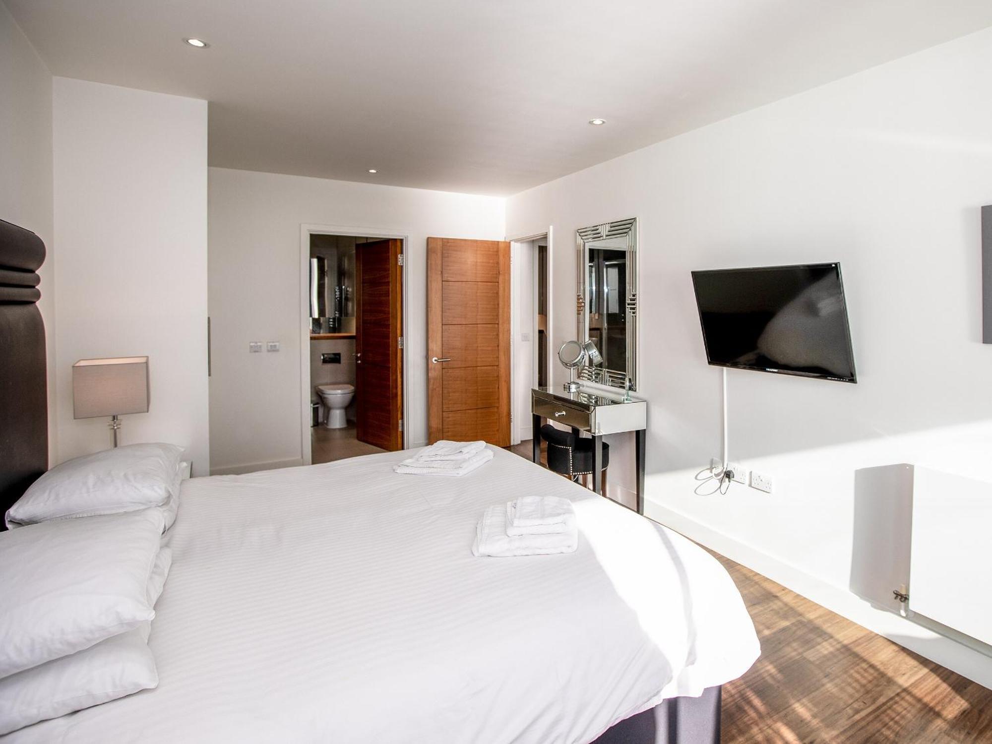 17 Air-conditioned Bedrooms Apartment