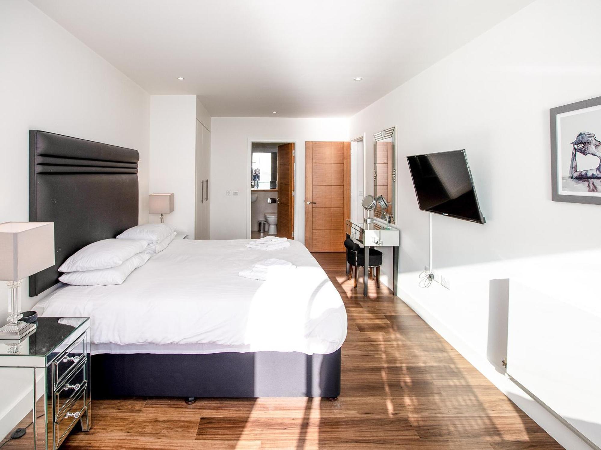 17 Air-conditioned Bedrooms Apartment Torquay