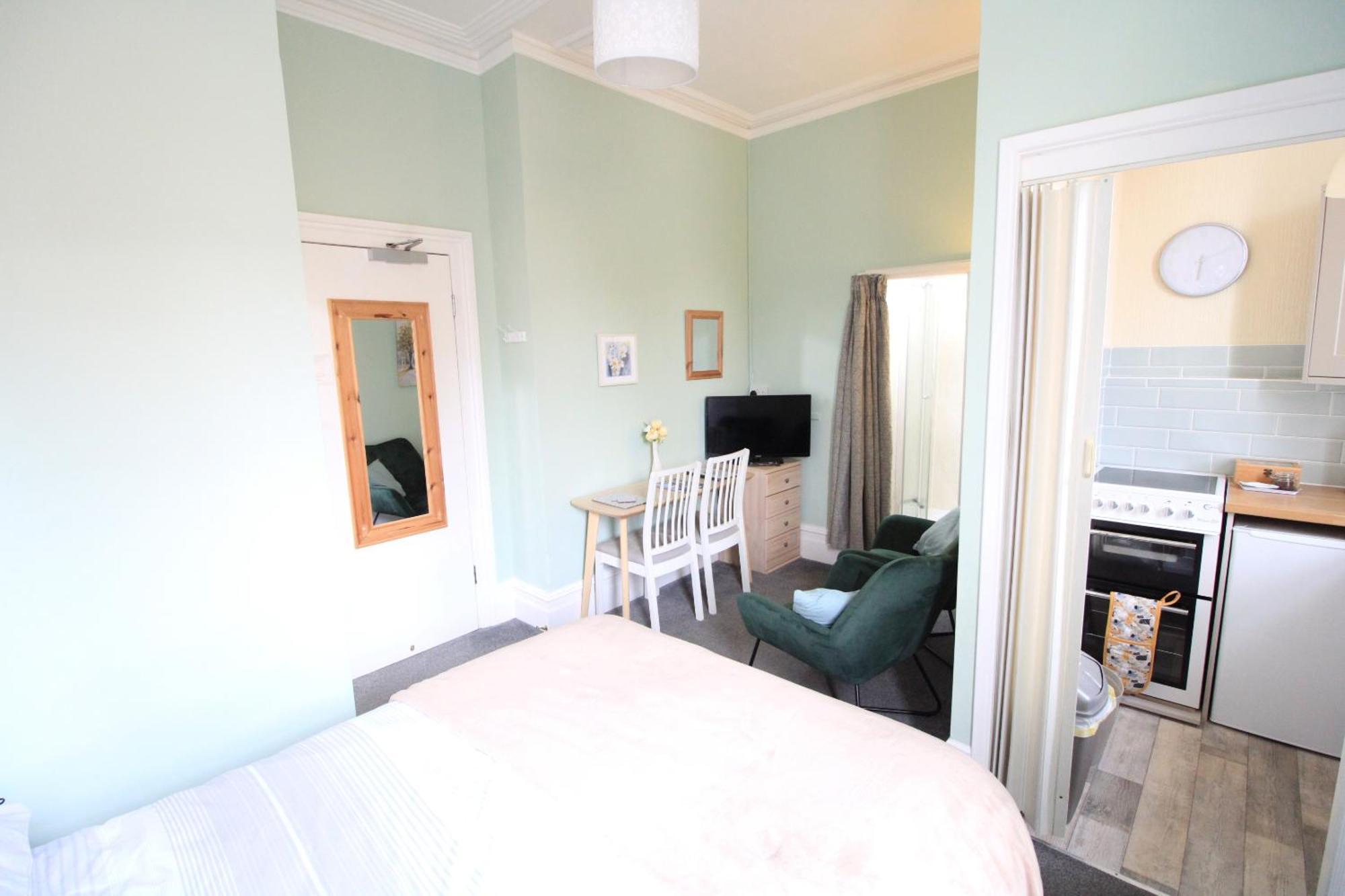 Chelston Dene Apartment *