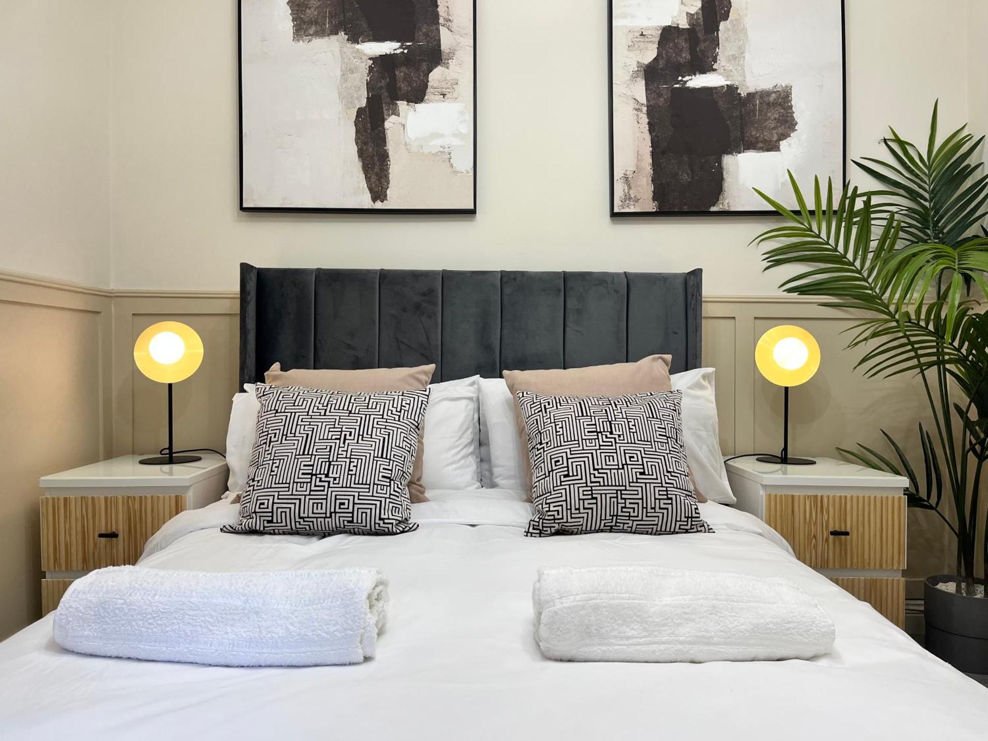 Heart Of By Harbourside, Perfect Location! Apartment