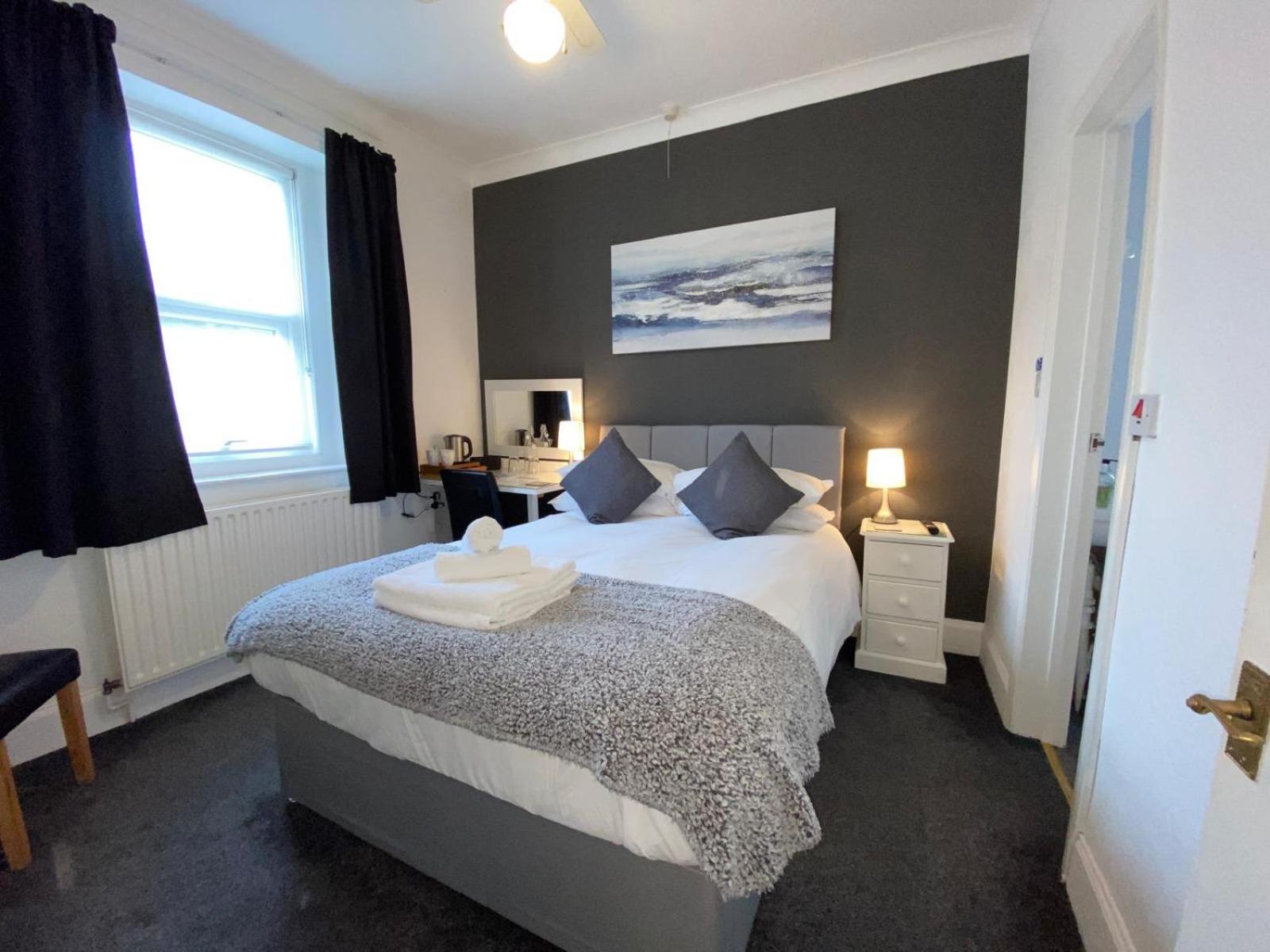 Heathcliff House Exclusively For Adults Free Large Carpark Guest house 4*