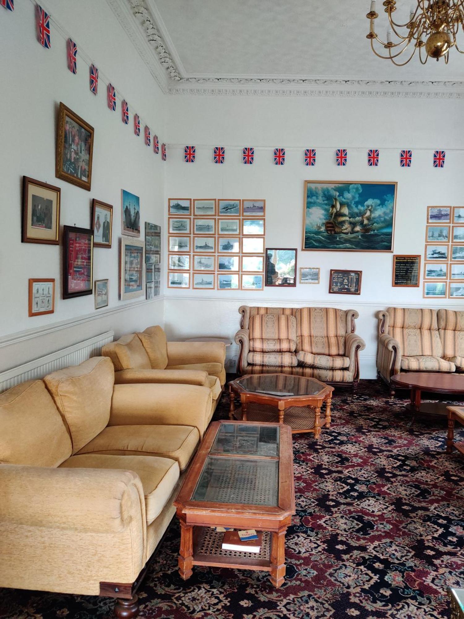 Inglewood Palm Hotel, Abbey Sands Hotel