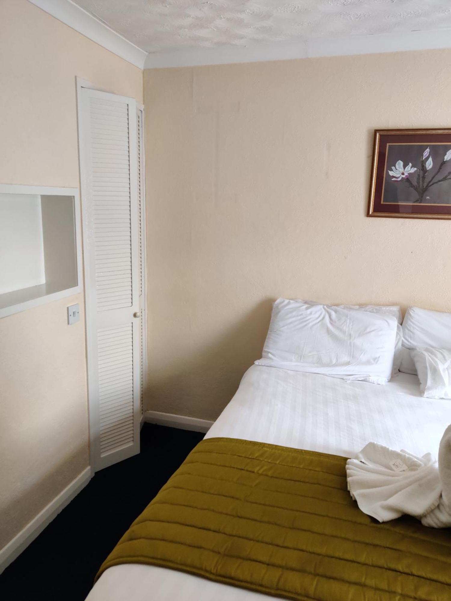 Inglewood Palm Hotel, Abbey Sands