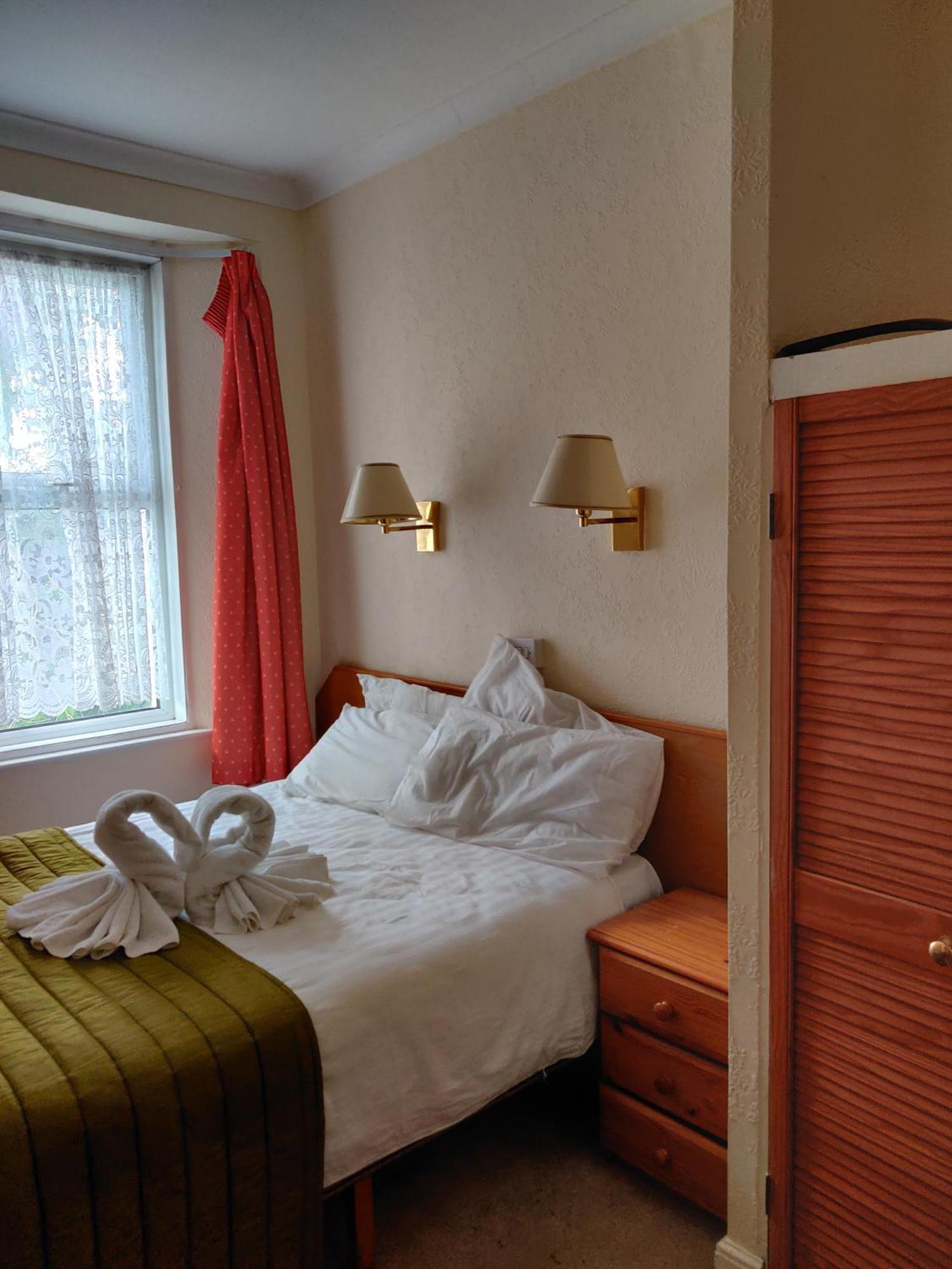 Inglewood Palm Hotel, Abbey Sands Hotel 3*