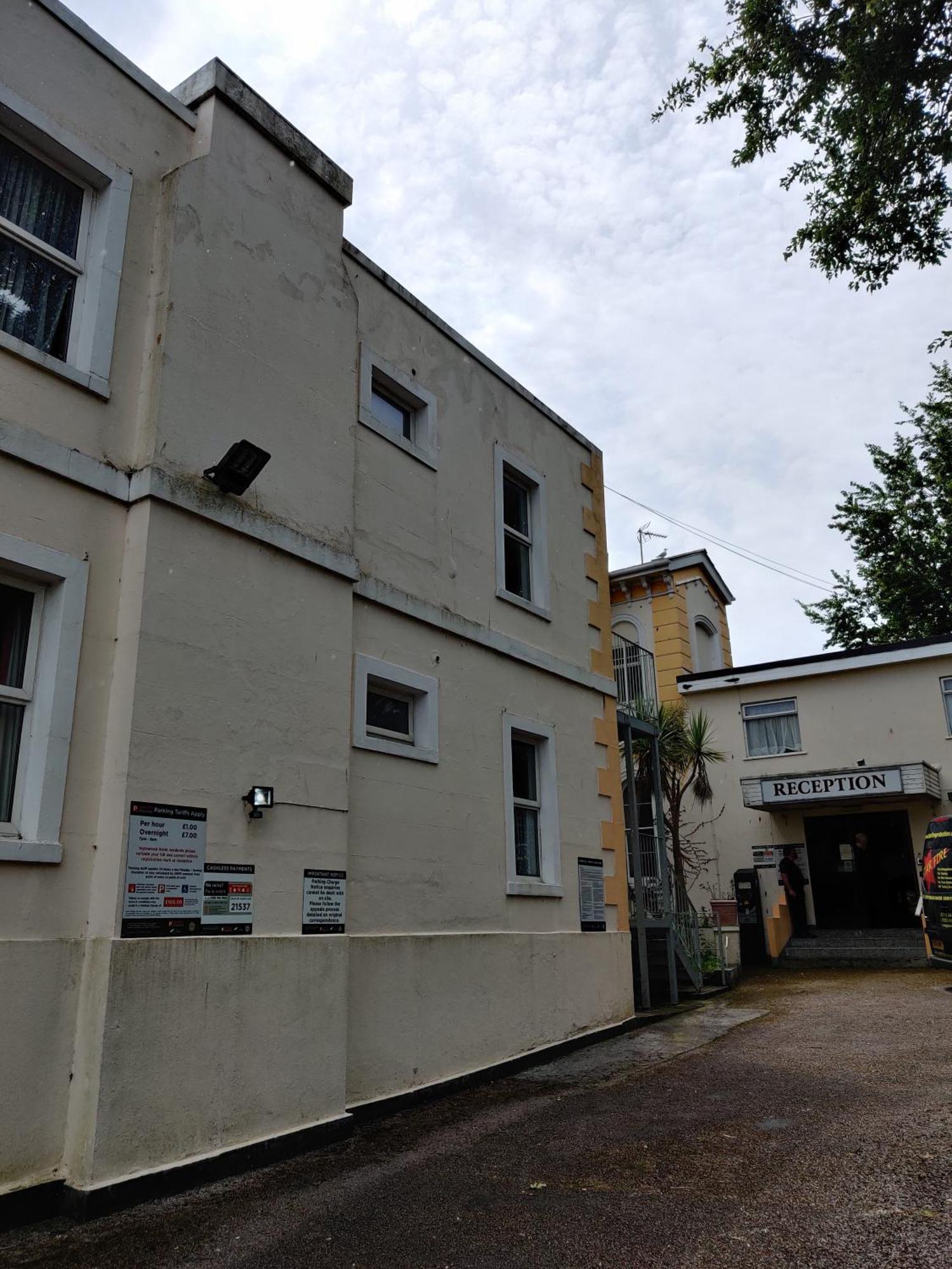 Inglewood Palm Hotel, Abbey Sands Hotel 3*