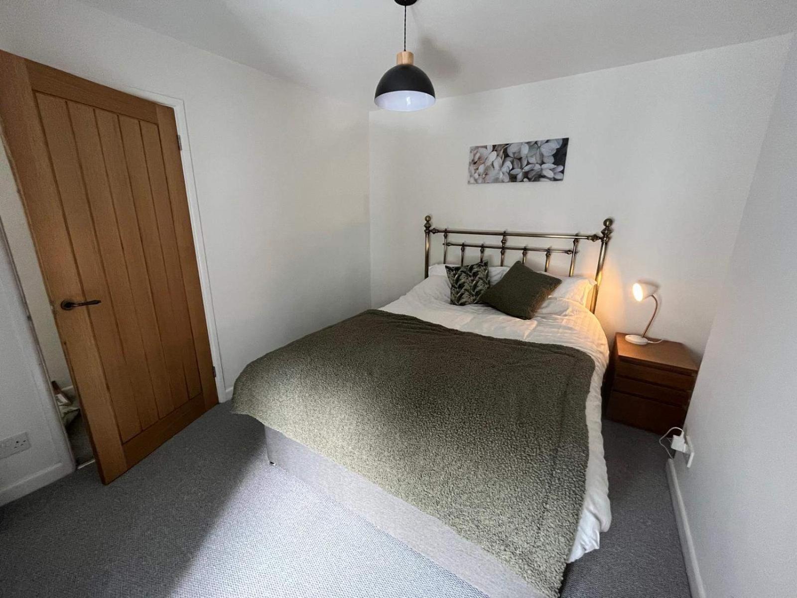 Charming 3-bed - Private Garden & Parking Torquay