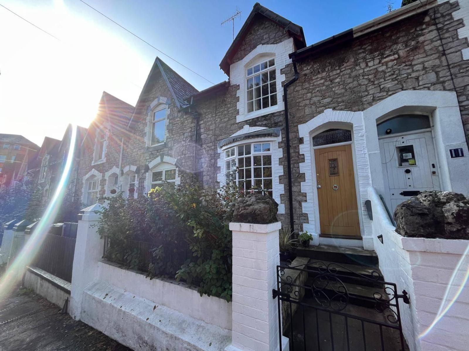 Charming 3-bed - Private Garden & Parking * Torquay
