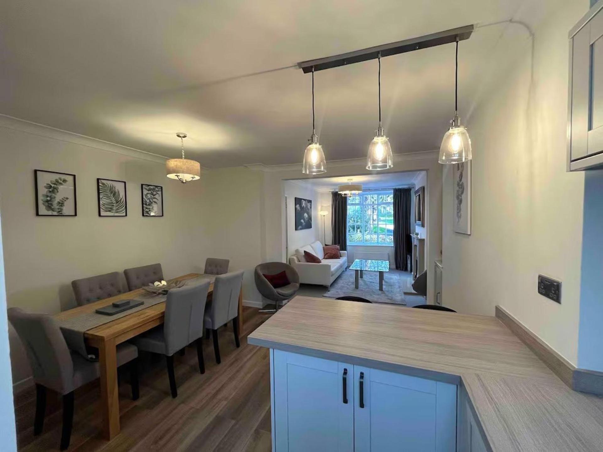 Charming 3-bed - Private Garden & Parking * Torquay