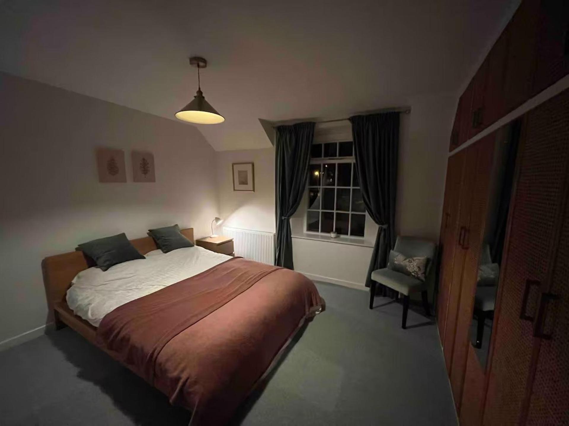 Charming 3-bed - Private Garden & Parking
