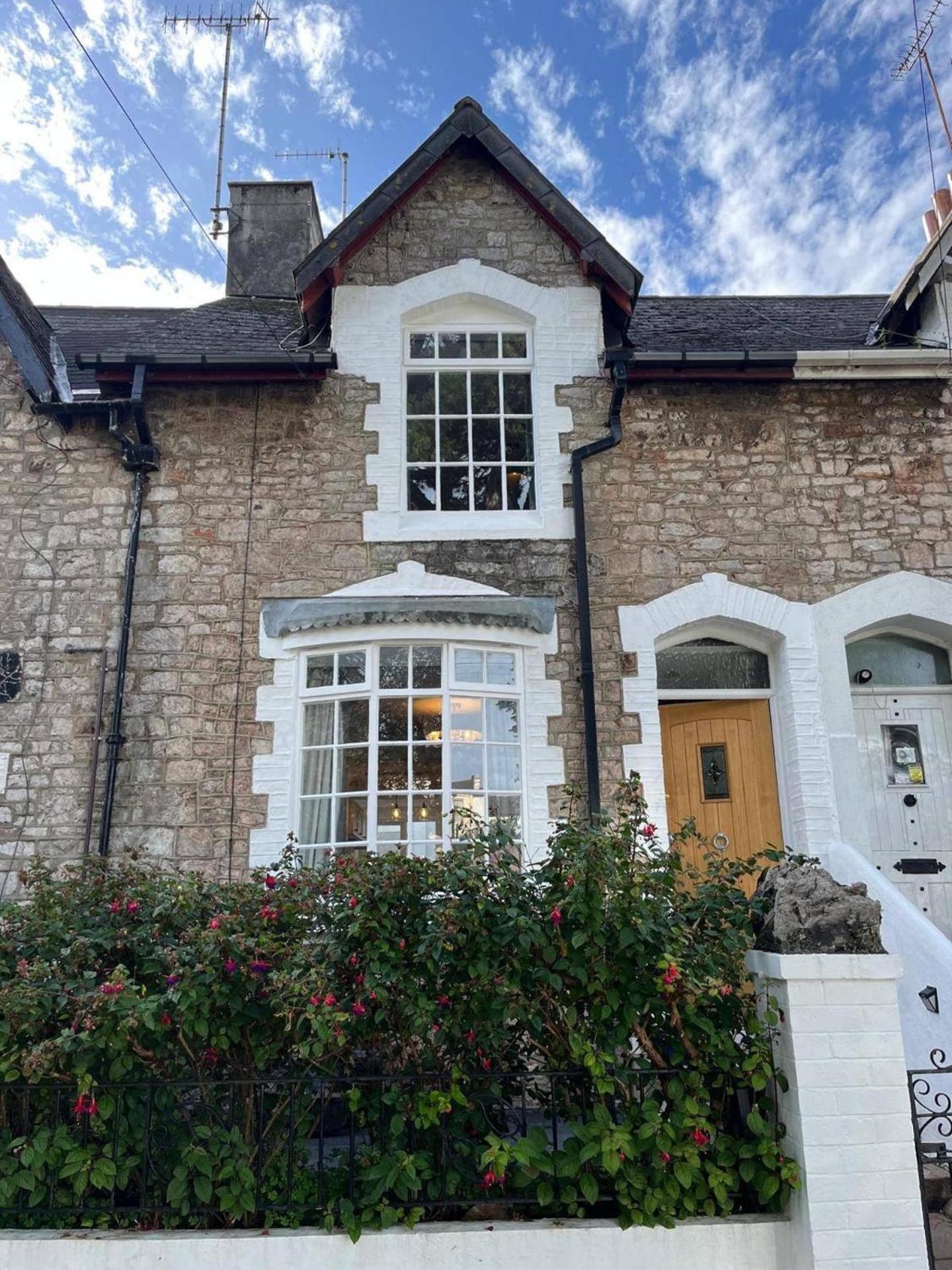 Charming 3-bed - Private Garden & Parking * Torquay