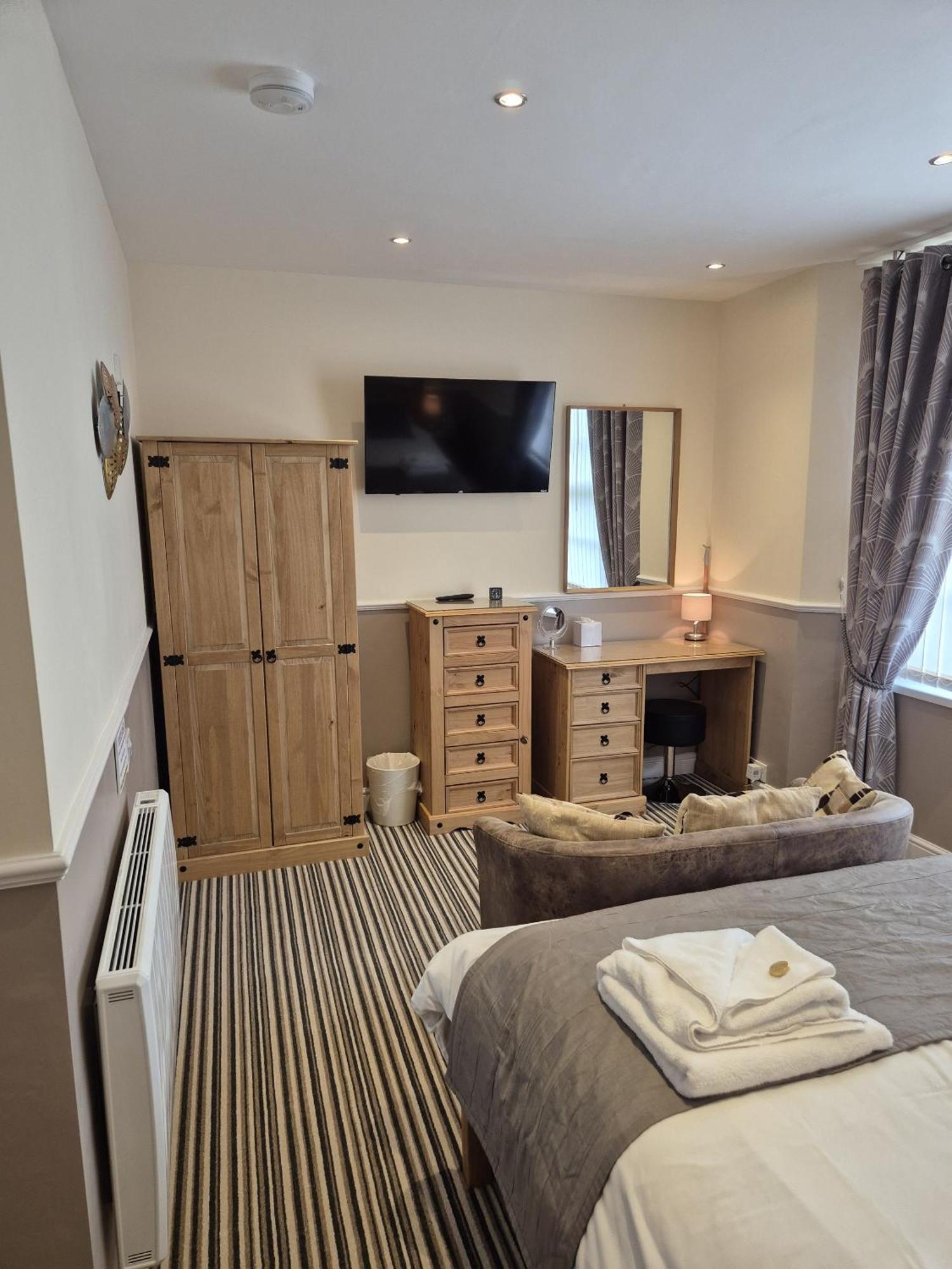 Appletorre House Flats - Pet Friendly And Private Parking *