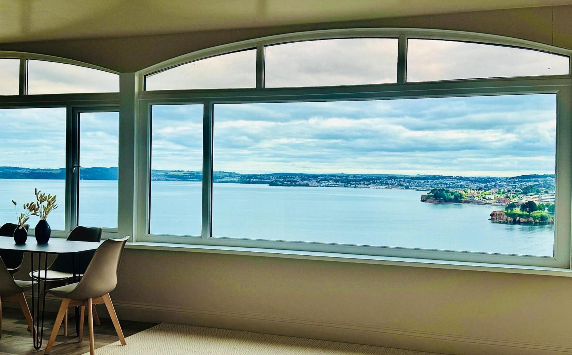 Clifftop Panoramic Seaview Penthouse Sleeps 8 Apartment *
