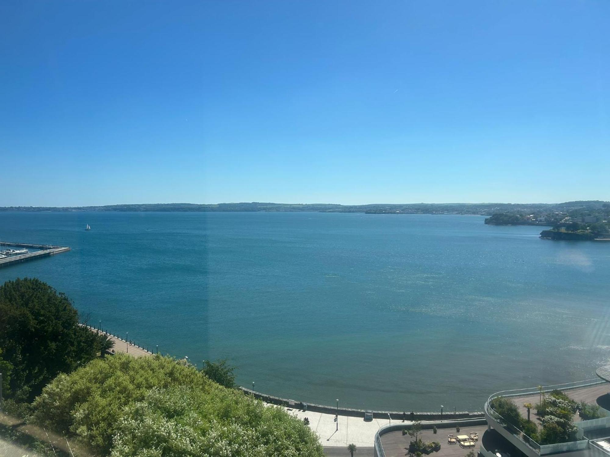 Clifftop Panoramic Seaview Penthouse Sleeps 8