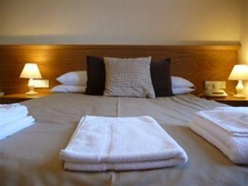 Anchorage & 3* Torquay