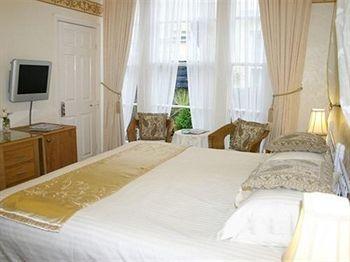 The Baytree - Exclusively For Adults Guest house