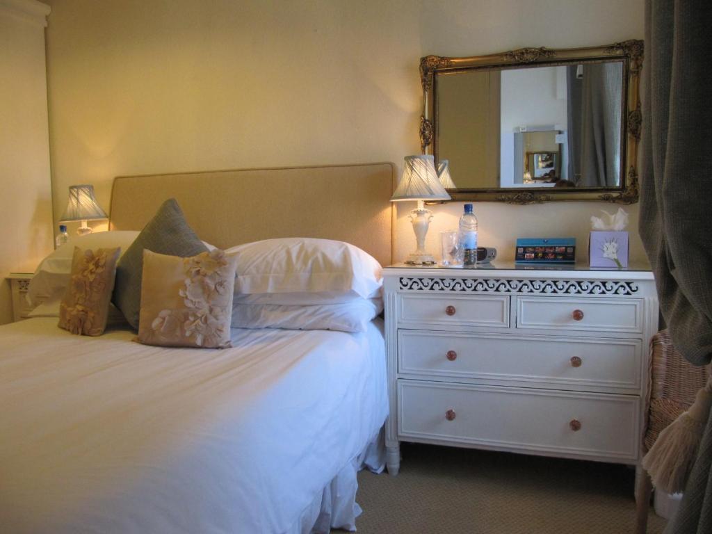 Bed & Breakfast The Shirley 4*