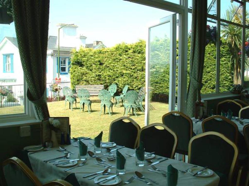 Ashley Court Hotel 2*