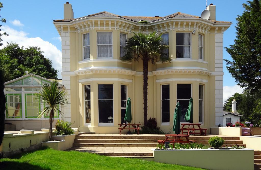 Aparthotel Delamere Court