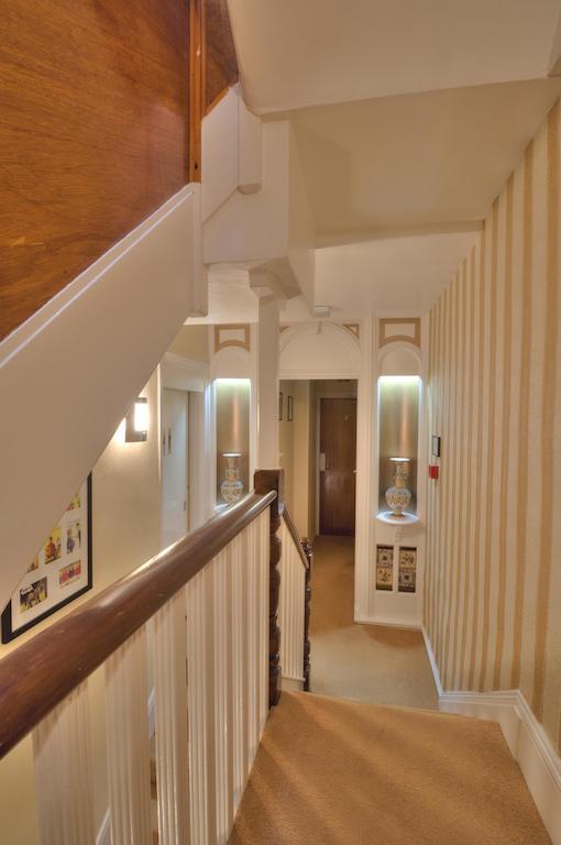 Guest house Avron House