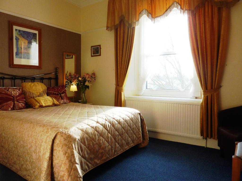 The Iona 4* Torquay