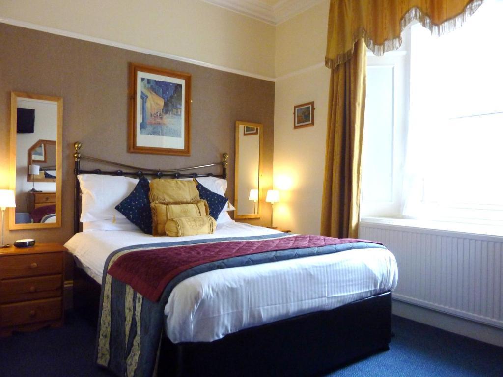 The Iona 4*