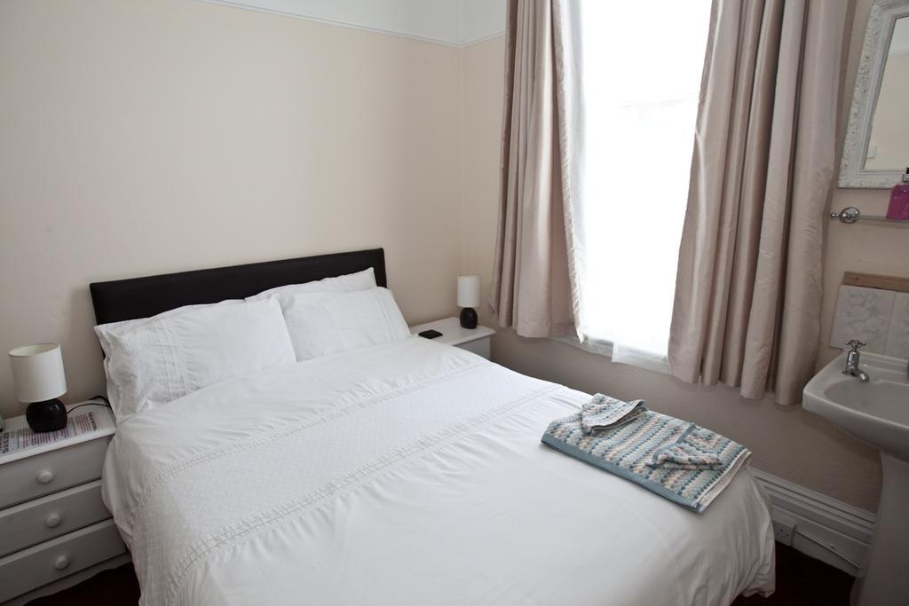 Guest house Clifton Grove 2*