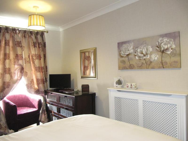 Bed & Breakfast The Shirley 4*