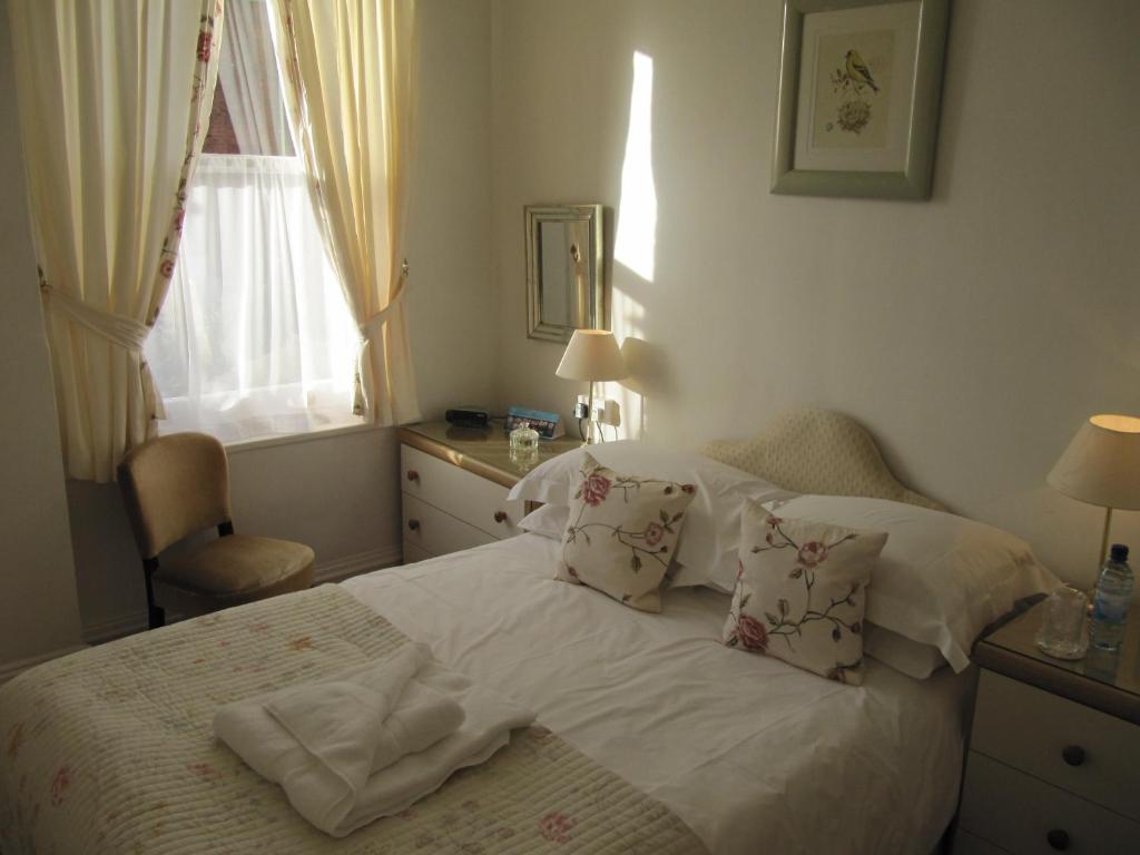 Bed & Breakfast The Shirley 4*
