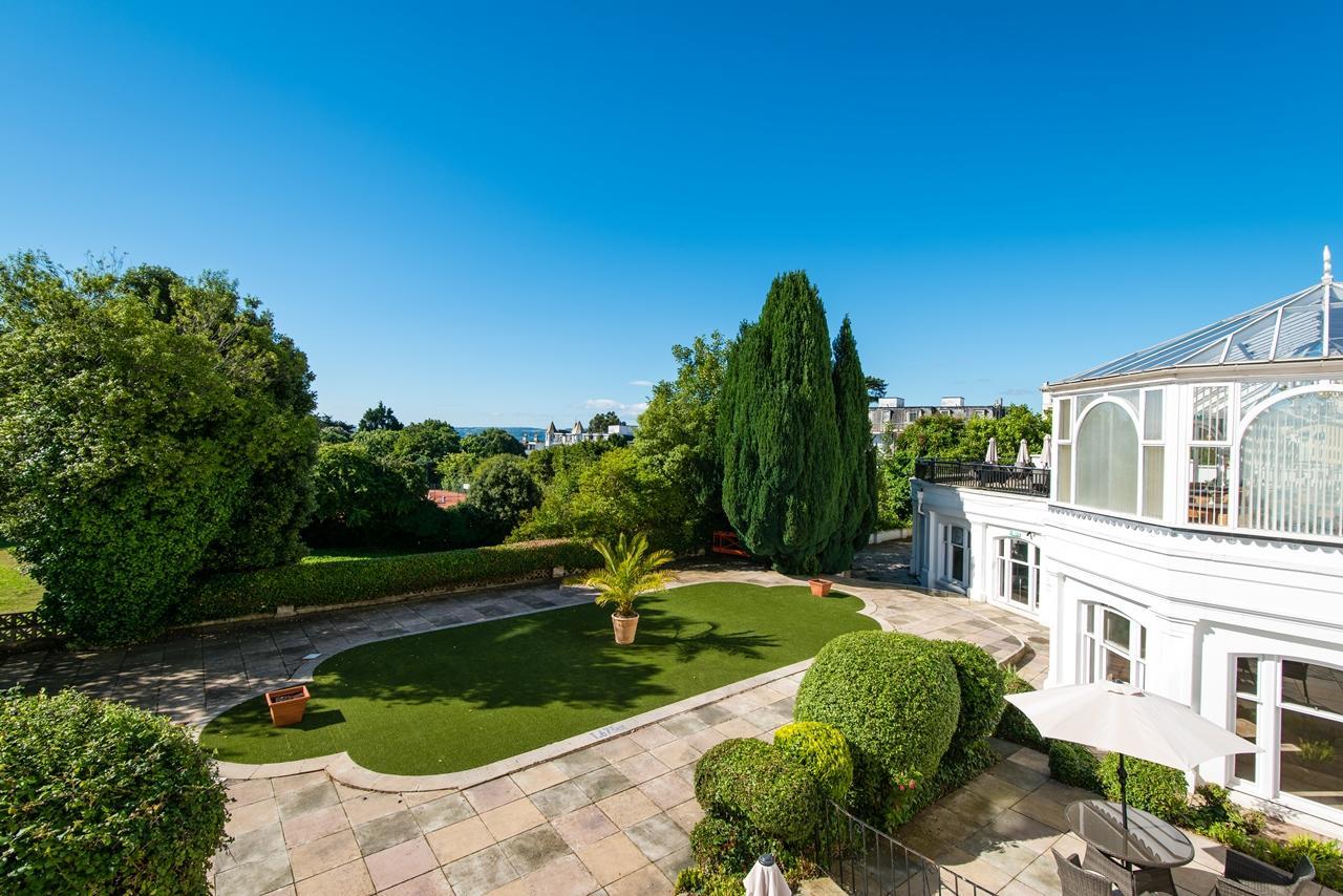 Abbey Lawn Hotel 3*