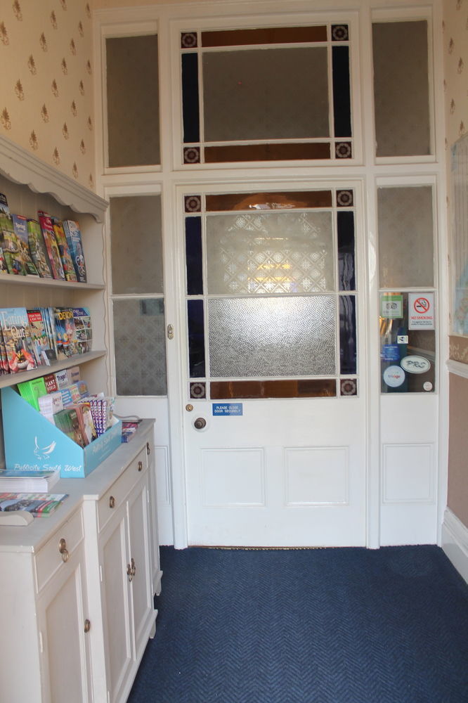 Guest house Heathcliff House Exclusively For Adults Free Large Carpark 4*