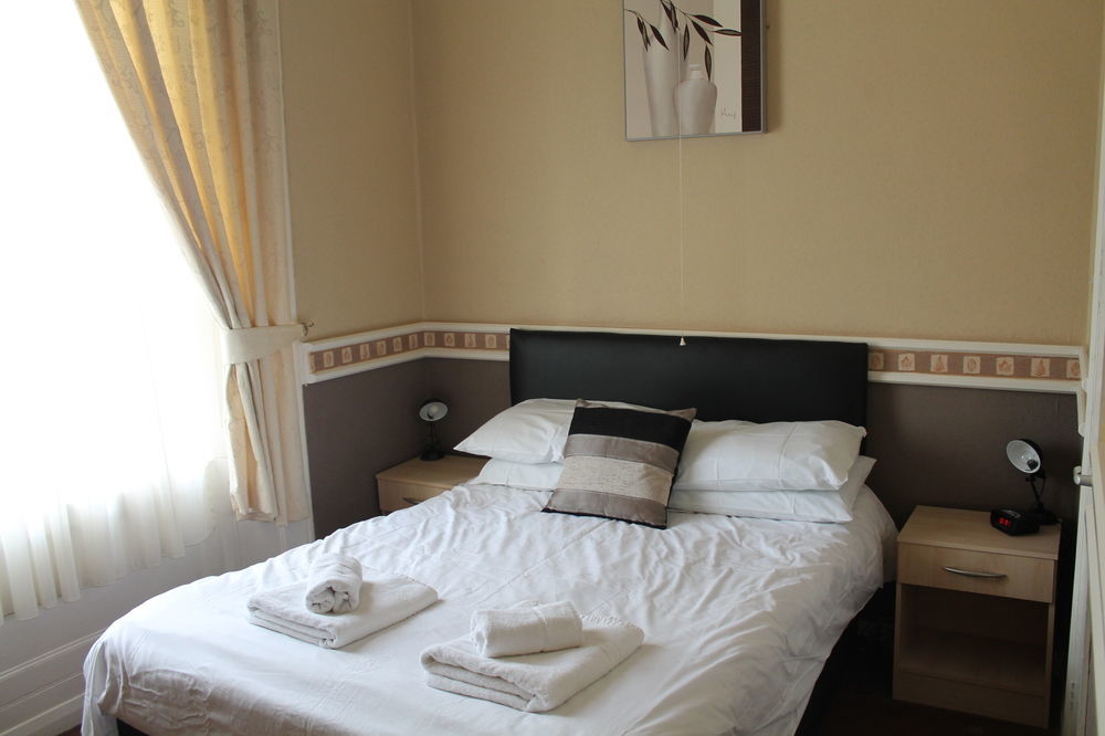 Guest house Heathcliff House Exclusively For Adults Free Large Carpark Torquay