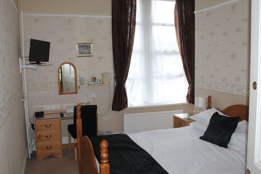 Guest house Heathcliff House Exclusively For Adults Free Large Carpark