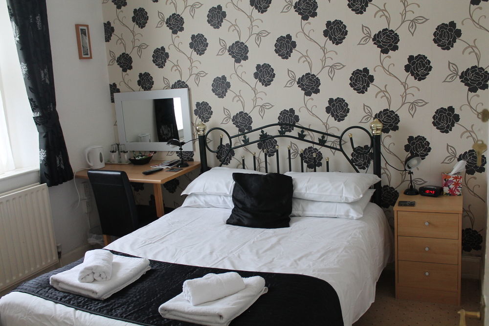 Heathcliff House Exclusively For Adults Free Large Carpark