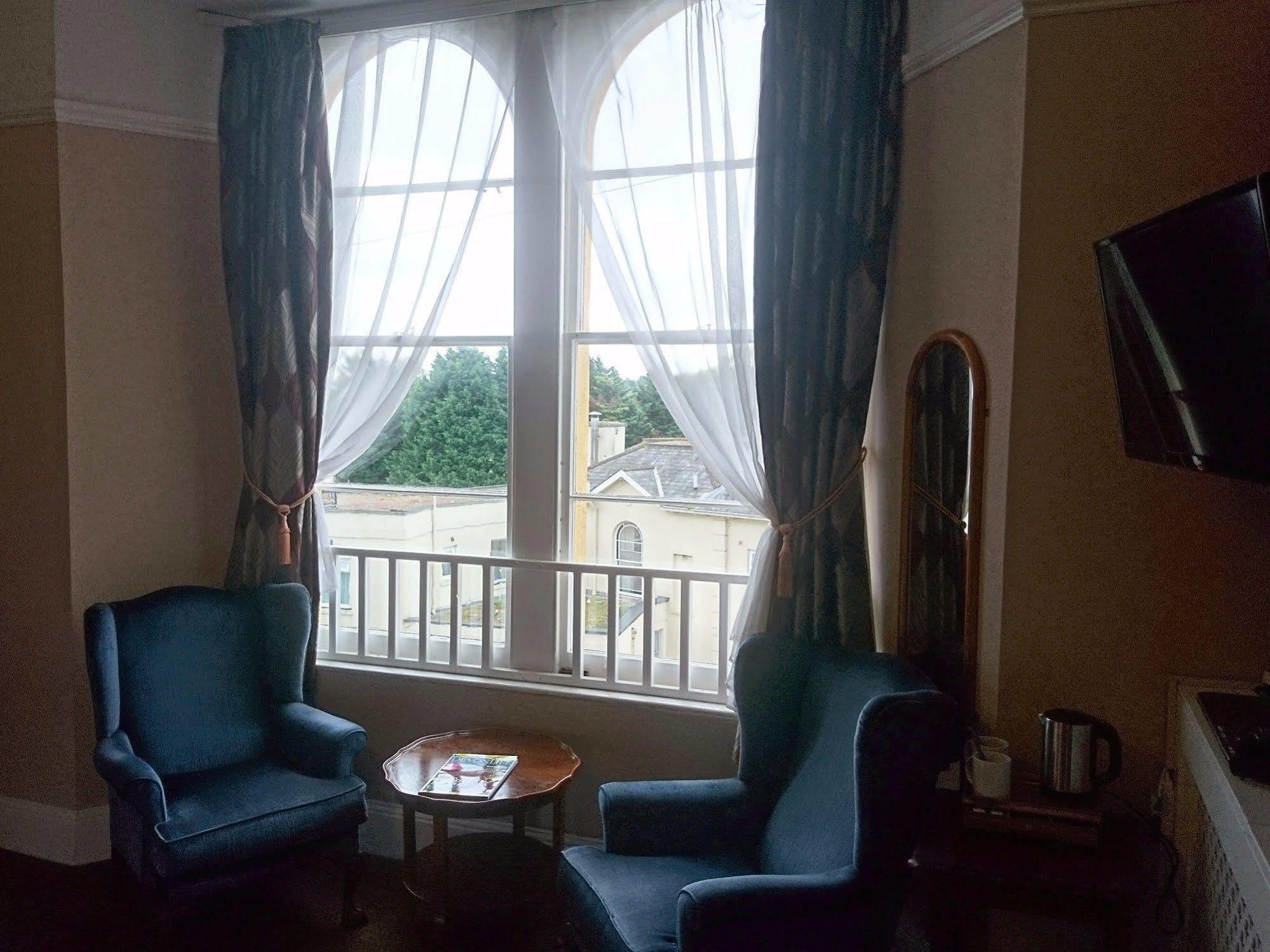 Guest house Heathcliff House Exclusively For Adults Free Large Carpark 4*
