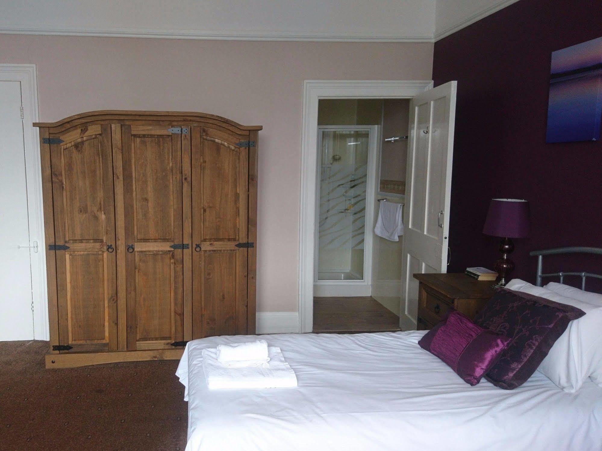 Heathcliff House Exclusively For Adults Free Large Carpark Guest house Torquay