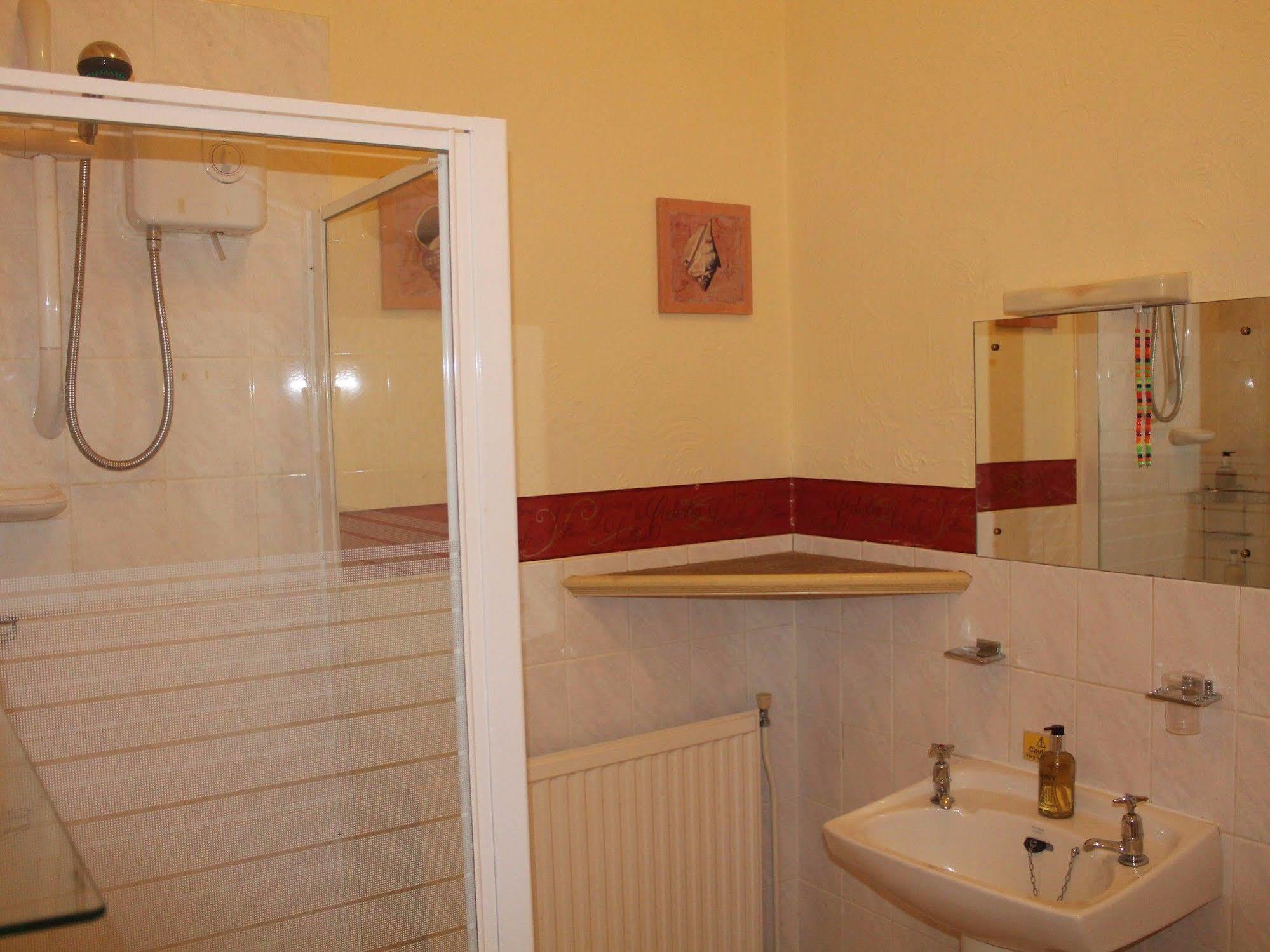 Guest house Heathcliff House Exclusively For Adults Free Large Carpark 4*