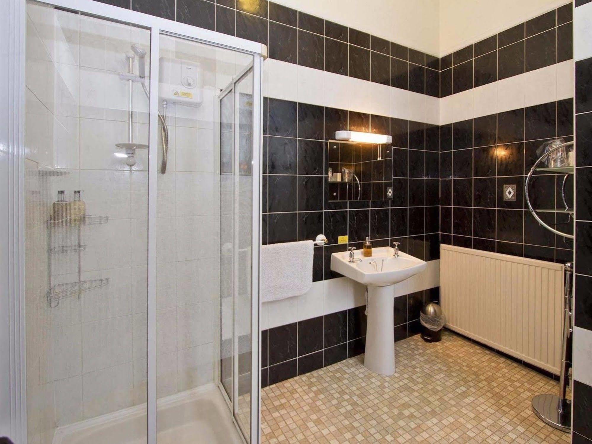 Heathcliff House Exclusively For Adults Free Large Carpark Guest house 4*