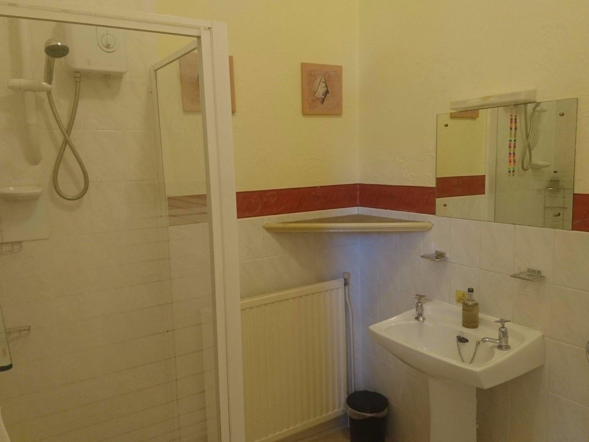 Heathcliff House Exclusively For Adults Free Large Carpark