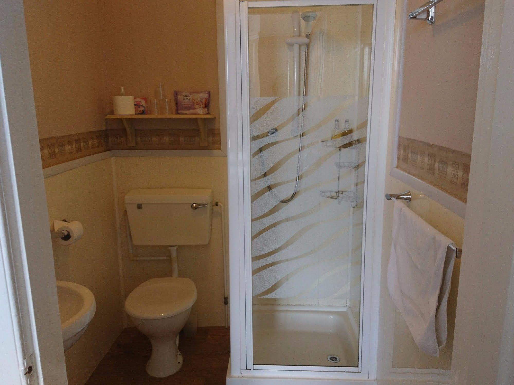 Guest house Heathcliff House Exclusively For Adults Free Large Carpark 4*