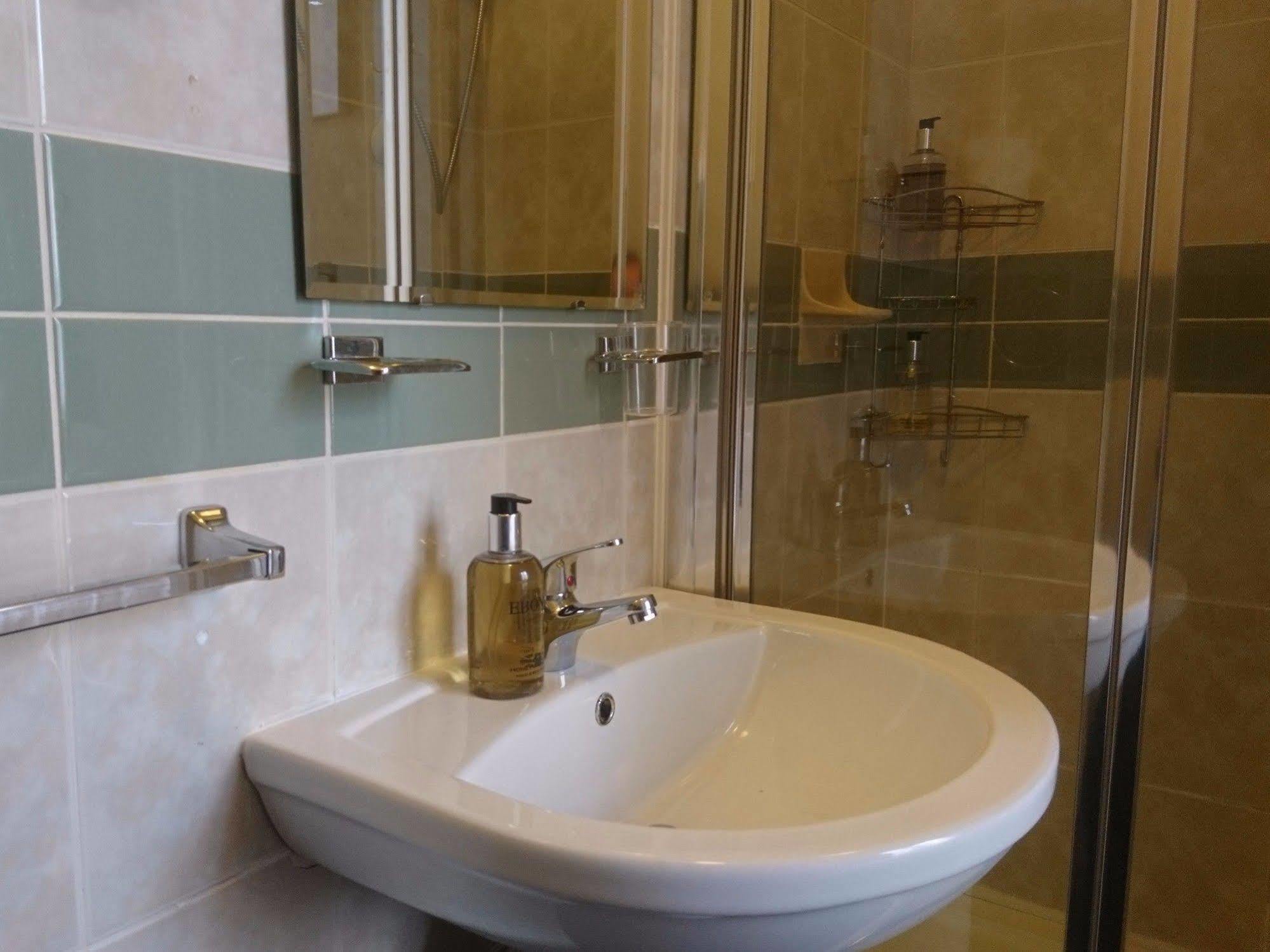 Guest house Heathcliff House Exclusively For Adults Free Large Carpark Torquay